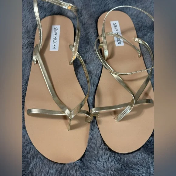 Steve Madden Metallic Gold Strappy Flat Sandals - Picture 3 of 4